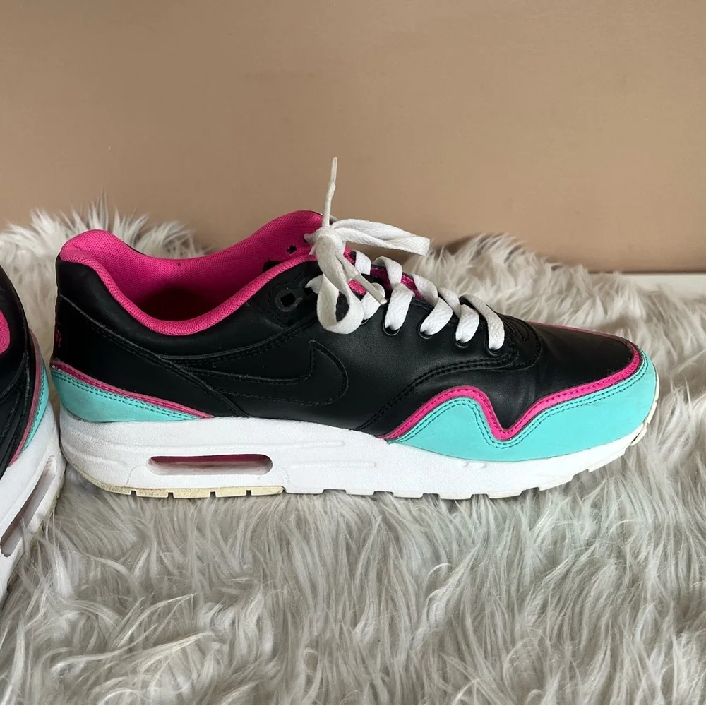 {Nike} Air Max Sneaker South Beach Edition - Size Youth 7